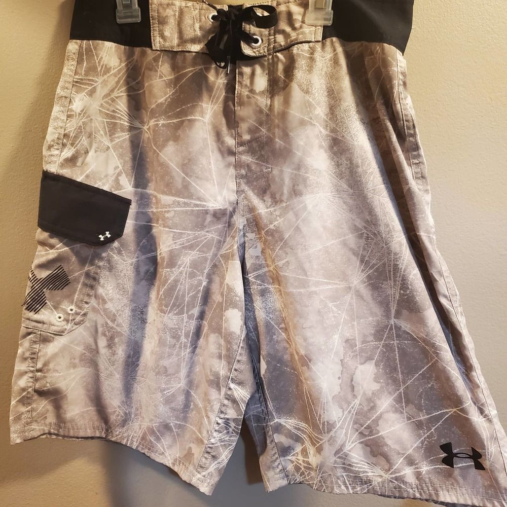 Under armour reblek mens loose fit boardshorts size 30